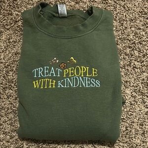 Green Graphic Sweatshirt - Treat People With Kindness